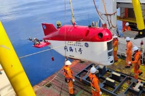 بررسی اعماق دریا توسط ربات چینی