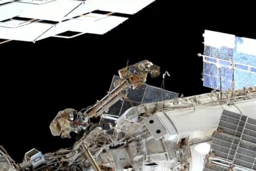 پیاده روی فضانوردان روس و آزمایش بازوی رباتیک ایستگاه فضایی