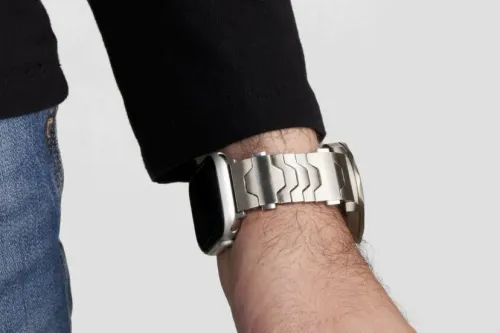 پایان جنگ سنت و مدرنیته با یک بند ساعت عجیب