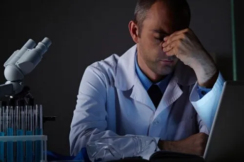 درخواست معاون وزیر بهداشت برای معاف شدن محققان از قطعی اینترنت